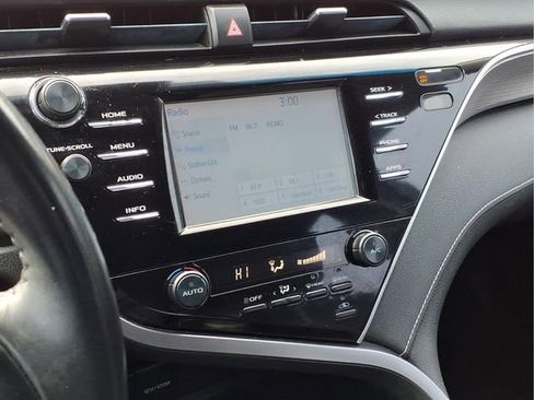 Used 2018 Toyota Camry SE image 20