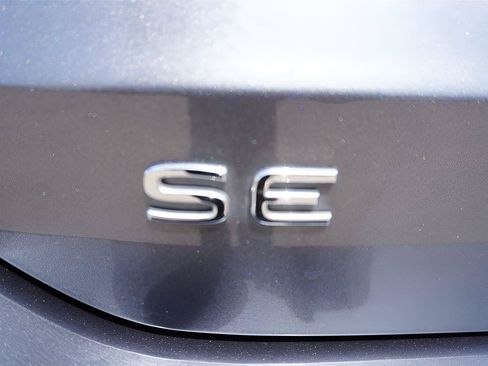 Used 2024 Volkswagen Taos SE FWD image 31