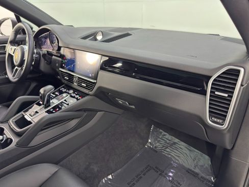 Used 2023 Porsche Cayenne E-Hybrid image 15