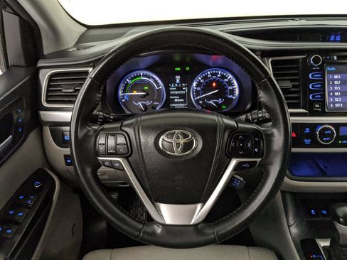 Used 2015 Toyota Highlander Limited w/ Driver Technology Package AWD/4WD image 10