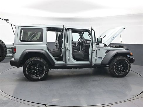 Used 2023 Jeep Wrangler Unlimited w/ Sun & Screen Package image 49