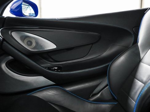 Used 2020 McLaren GT image 27