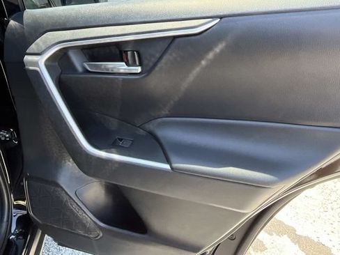 Used 2025 Toyota RAV4 XLE FWD image 25