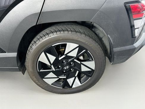 Used 2025 Hyundai Kona SEL FWD image 11