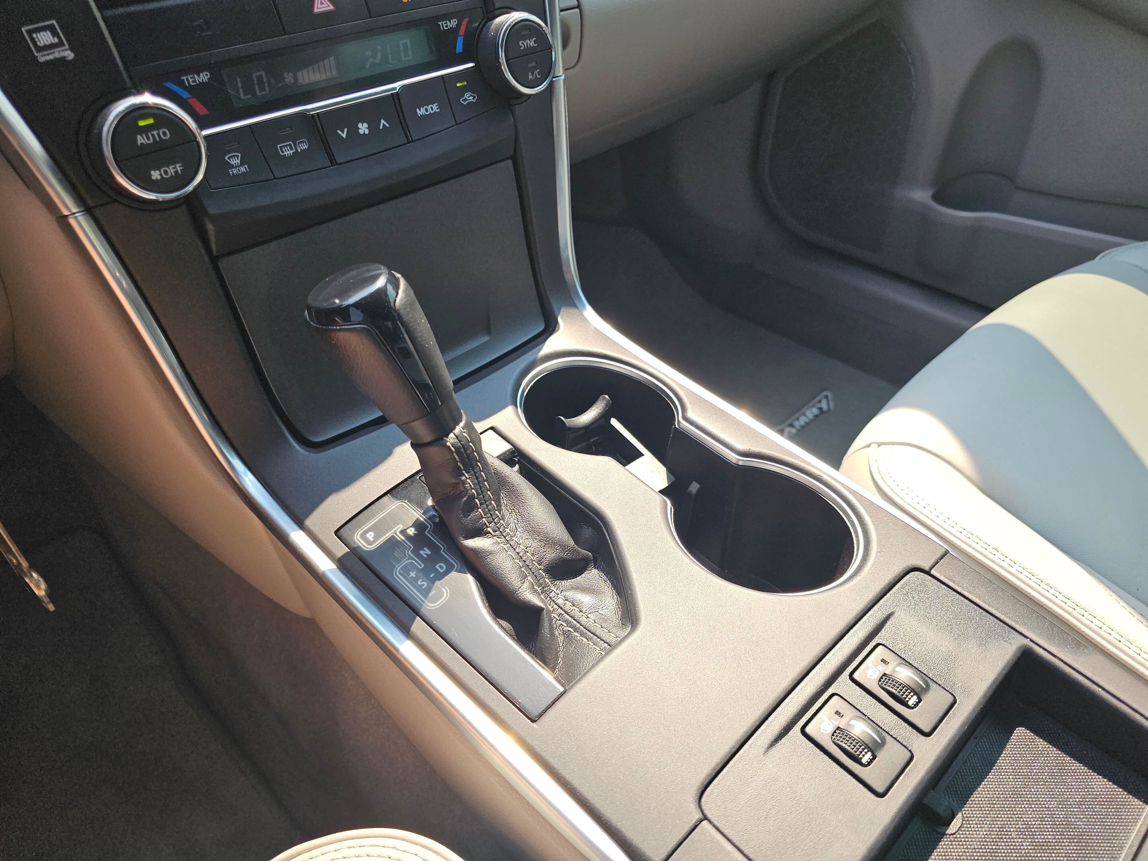 Used 2017 Toyota Camry XLE FWD image 29