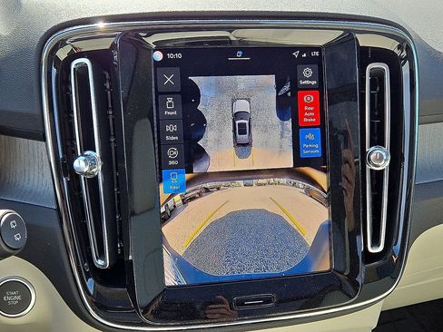 New 2026 Volvo XC40 B5 Plus w/ Protection Package Premier image 27