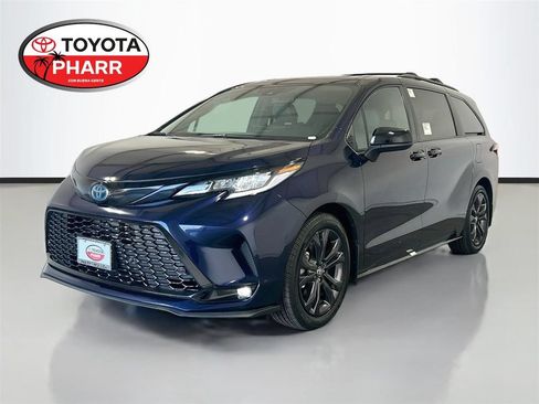 Used 2025 Toyota Sienna XSE w/ XSE Plus Package FWD image 1