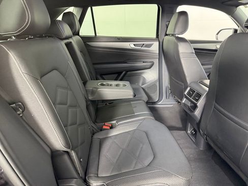 Used 2025 Volkswagen Atlas Cross Sport SE image 29