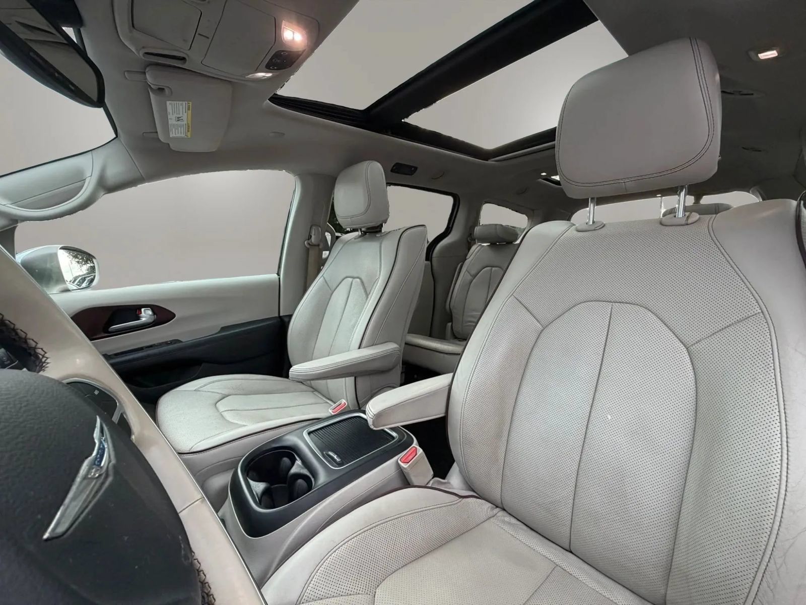 Used 2017 Chrysler Pacifica Limited FWD image 10