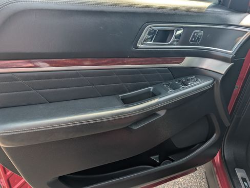 Used 2018 Ford Explorer Platinum AWD/4WD image 24