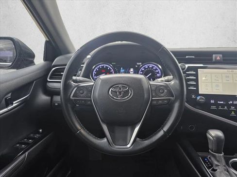 Used 2020 Toyota Camry XLE image 16