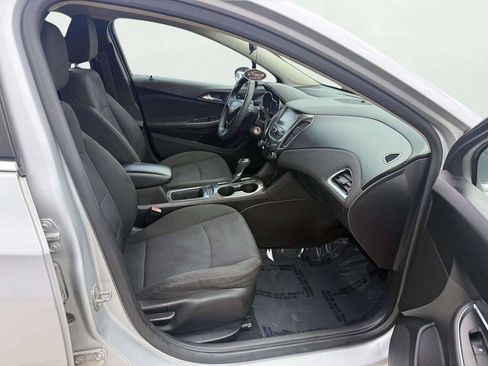 Used 2017 Chevrolet Cruze LT FWD image 12