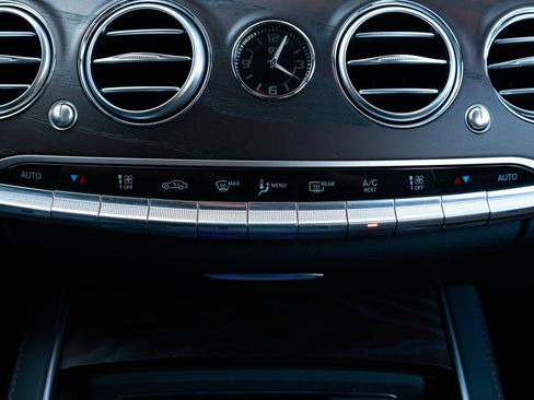 Used 2019 Mercedes-Benz S 560 Sedan image 40