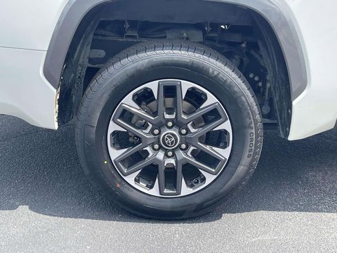Used 2022 Toyota Tundra Limited w/ Power Package AWD/4WD image 7