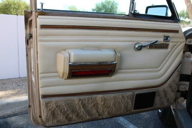 Used 1990 Jeep Grand Wagoneer AWD/4WD image 51