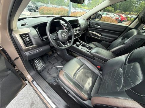 Used 2023 Nissan Pathfinder Platinum AWD/4WD image 11