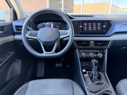 Used 2024 Volkswagen Taos SE w/ Panoramic Sunroof Package image 16