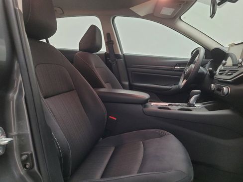 Used 2025 Nissan Altima 2.5 SV FWD image 21