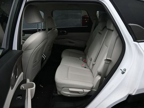 Used 2023 Kia Sorento S image 13