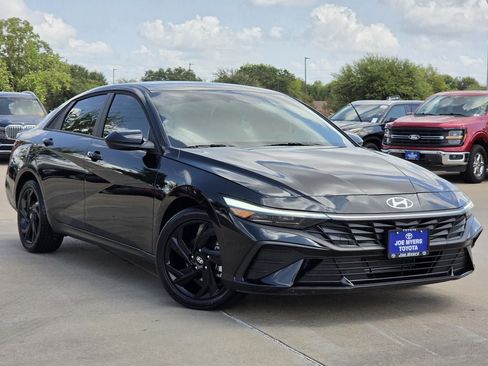 Used 2026 Hyundai Elantra Sport FWD image 2