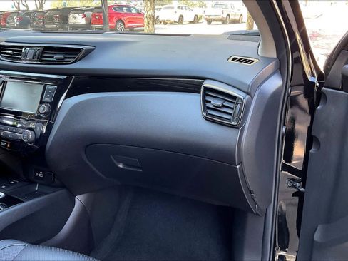 Certified 2022 Nissan Rogue Sport SL image 17