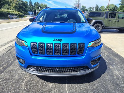 Certified 2022 Jeep Cherokee Latitude w/ Sun & Sound Group AWD/4WD image 3