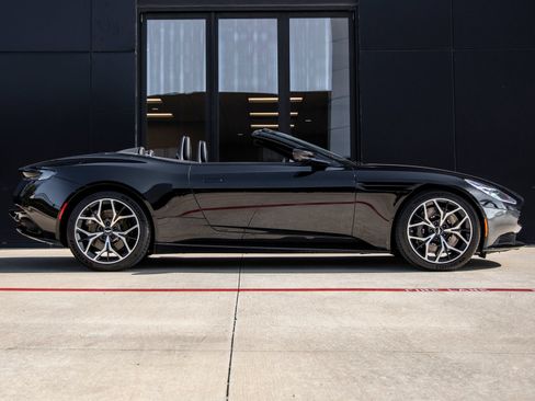 Used 2019 Aston Martin DB11 Volante RWD image 11