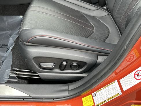 Used 2019 Lexus UX 200 F Sport w/ F Sport Premium Package image 17