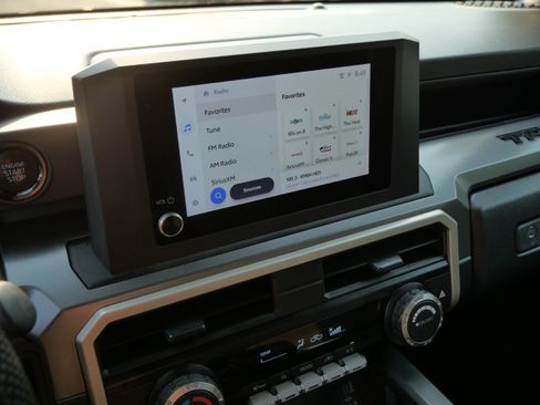 Certified 2024 Toyota Tacoma SR5 AWD/4WD image 23