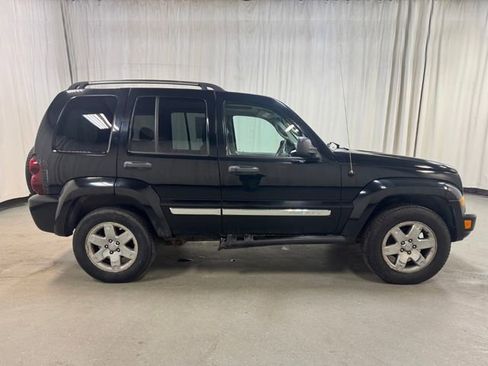 Used 2005 Jeep Liberty Limited image 3