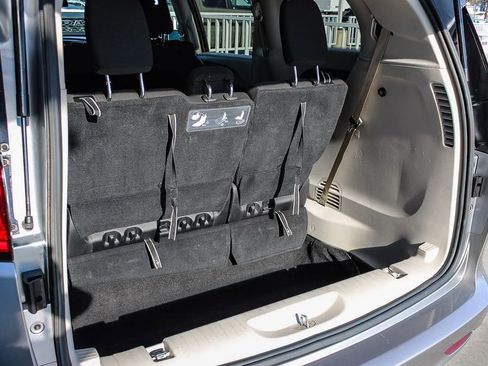 Used 2021 Chrysler Voyager L FWD image 27