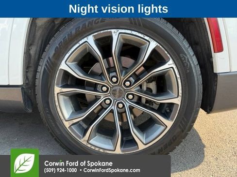 Used 2022 Jeep Grand Wagoneer Series III AWD/4WD image 9
