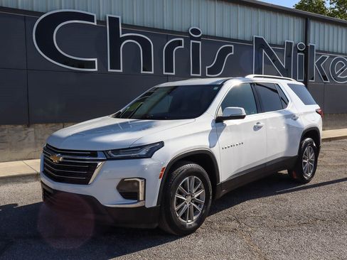 Used 2023 Chevrolet Traverse LT FWD image 1