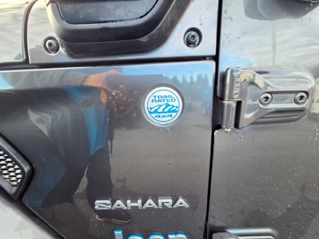 Used 2022 Jeep Wrangler Unlimited Sahara w/ Cold Weather Group AWD/4WD image 23