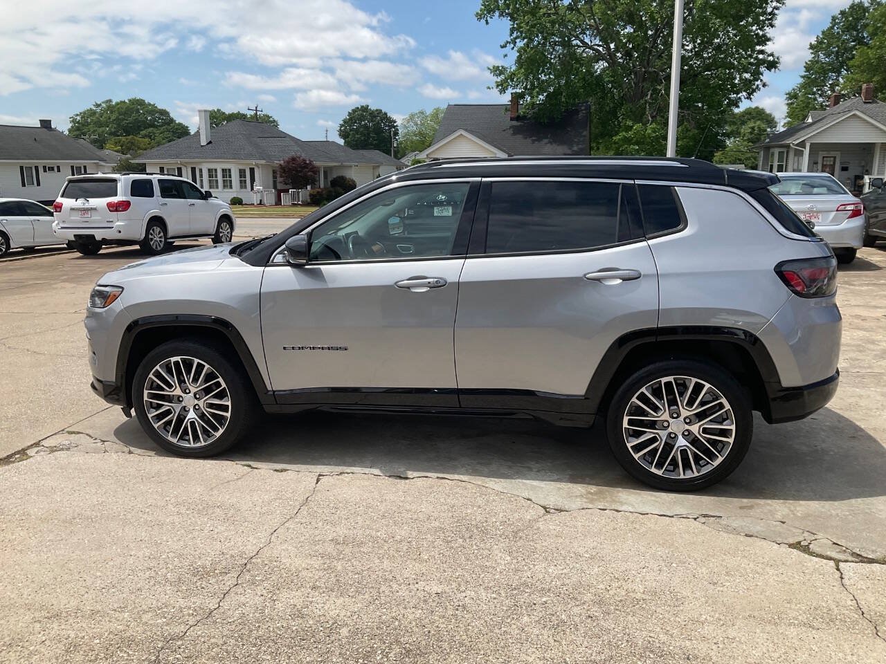 Used 2022 Jeep Compass Limited w/ Elite Group AWD/4WD image 5