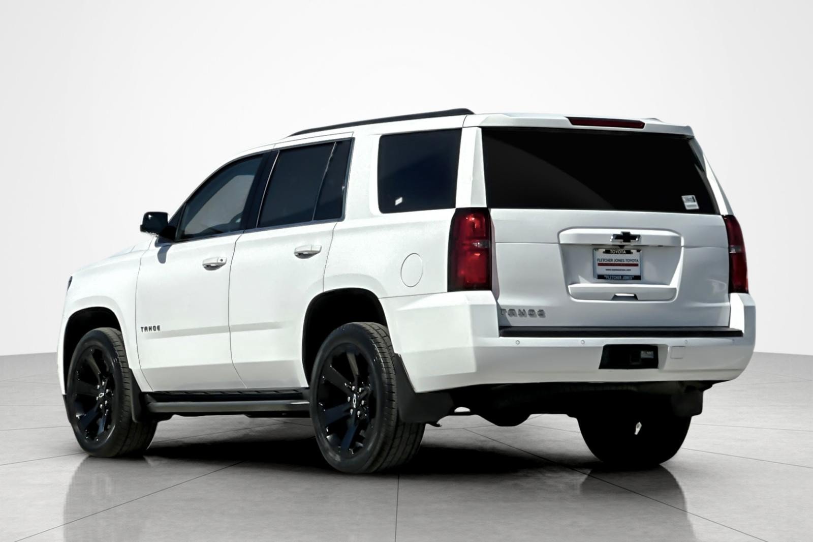 Used 2018 Chevrolet Tahoe LS w/ Enhanced Driver Alert Package RWD image 3