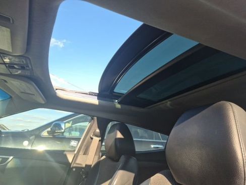 Used 2012 Hyundai Veloster w/ Style Pkg image 28