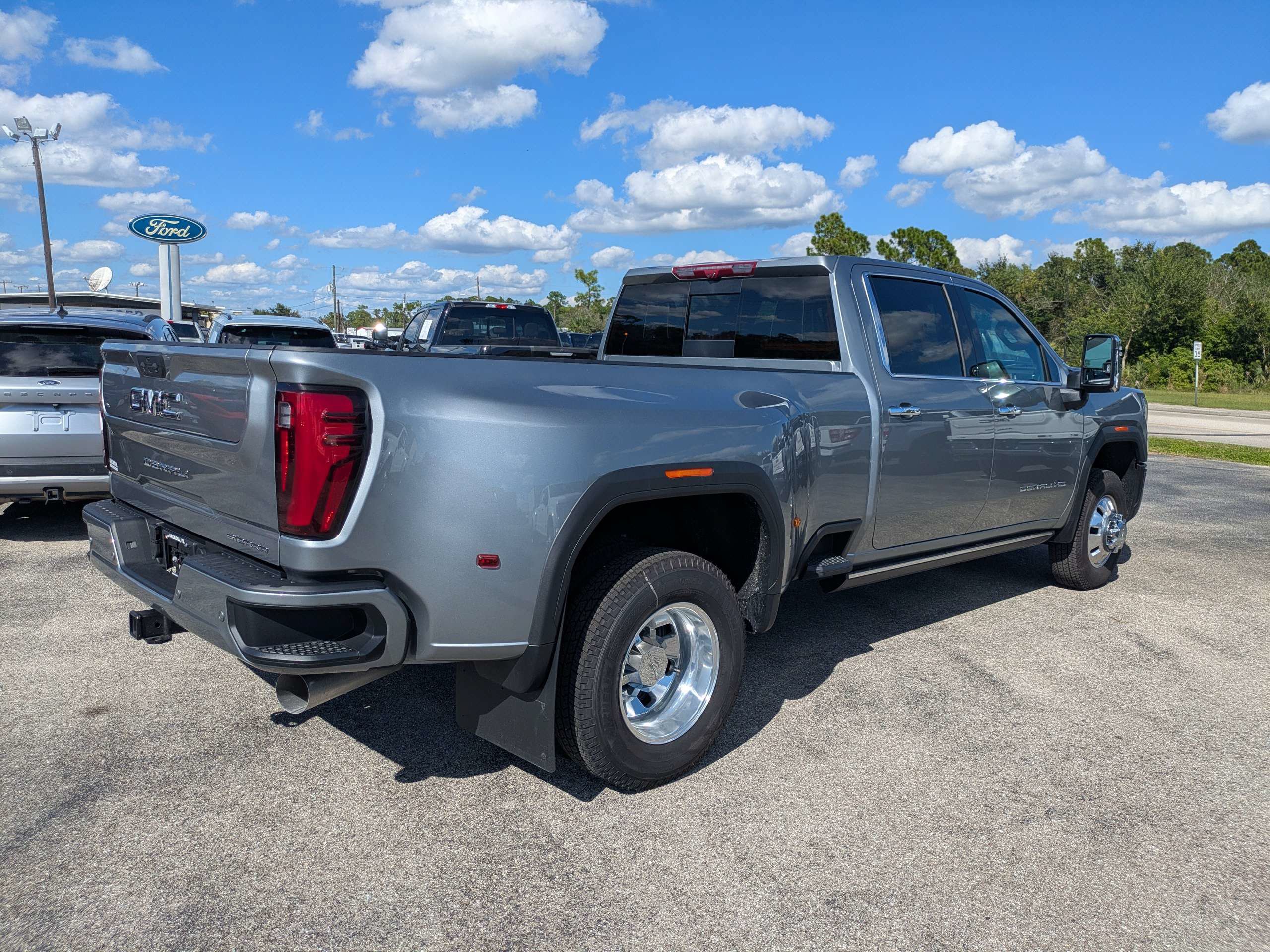 Used 2026 GMC Sierra 3500 Denali Ultimate AWD/4WD image 3