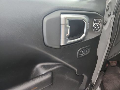Certified 2022 Jeep Gladiator Sport AWD/4WD image 23