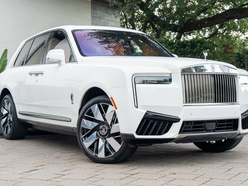 Used 2025 Rolls-Royce Cullinan image 16
