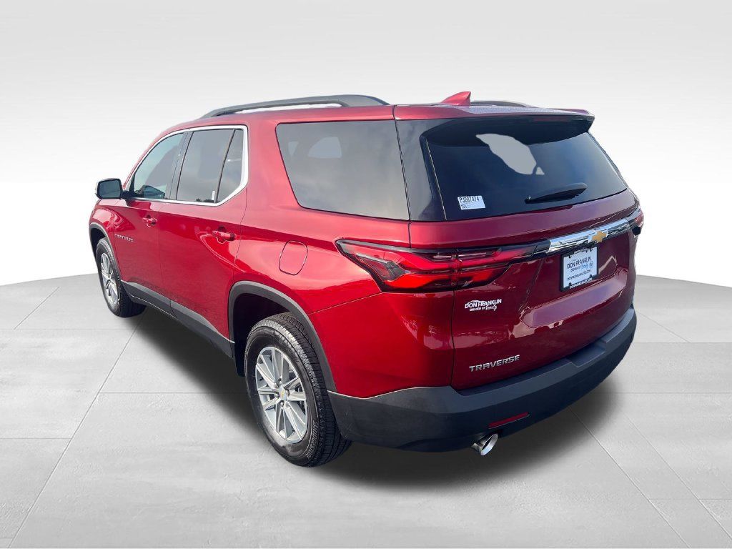 Used 2023 Chevrolet Traverse LT FWD image 3
