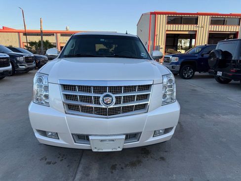 Used 2013 Cadillac Escalade Platinum image 2