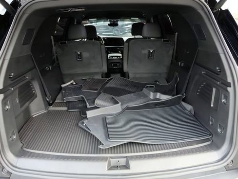 Used 2026 Chevrolet Traverse LT w/ Midnight/Sport Edition image 8