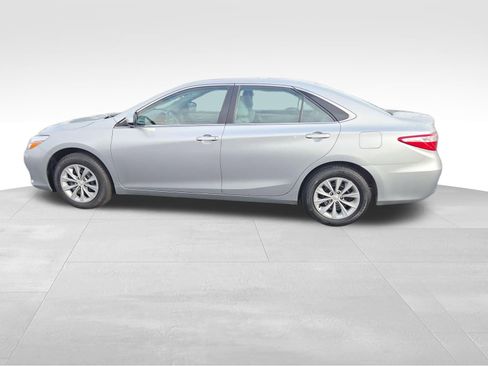 Used 2017 Toyota Camry LE image 34