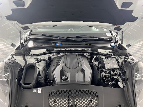 New 2026 Porsche Macan image 32