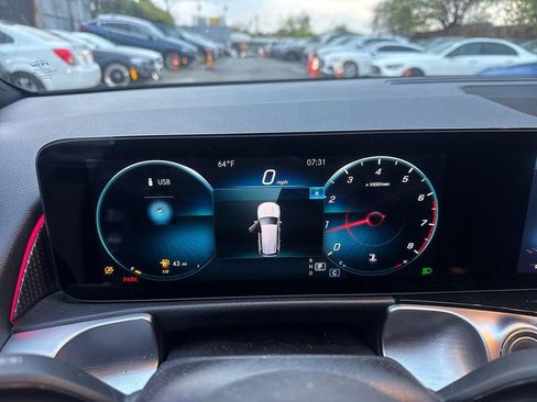 Used 2022 Mercedes-Benz GLB 250 4MATIC image 39