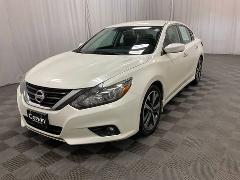 Used 2016 Nissan Altima 2.5 SR w/ LED Appearance Package image 12