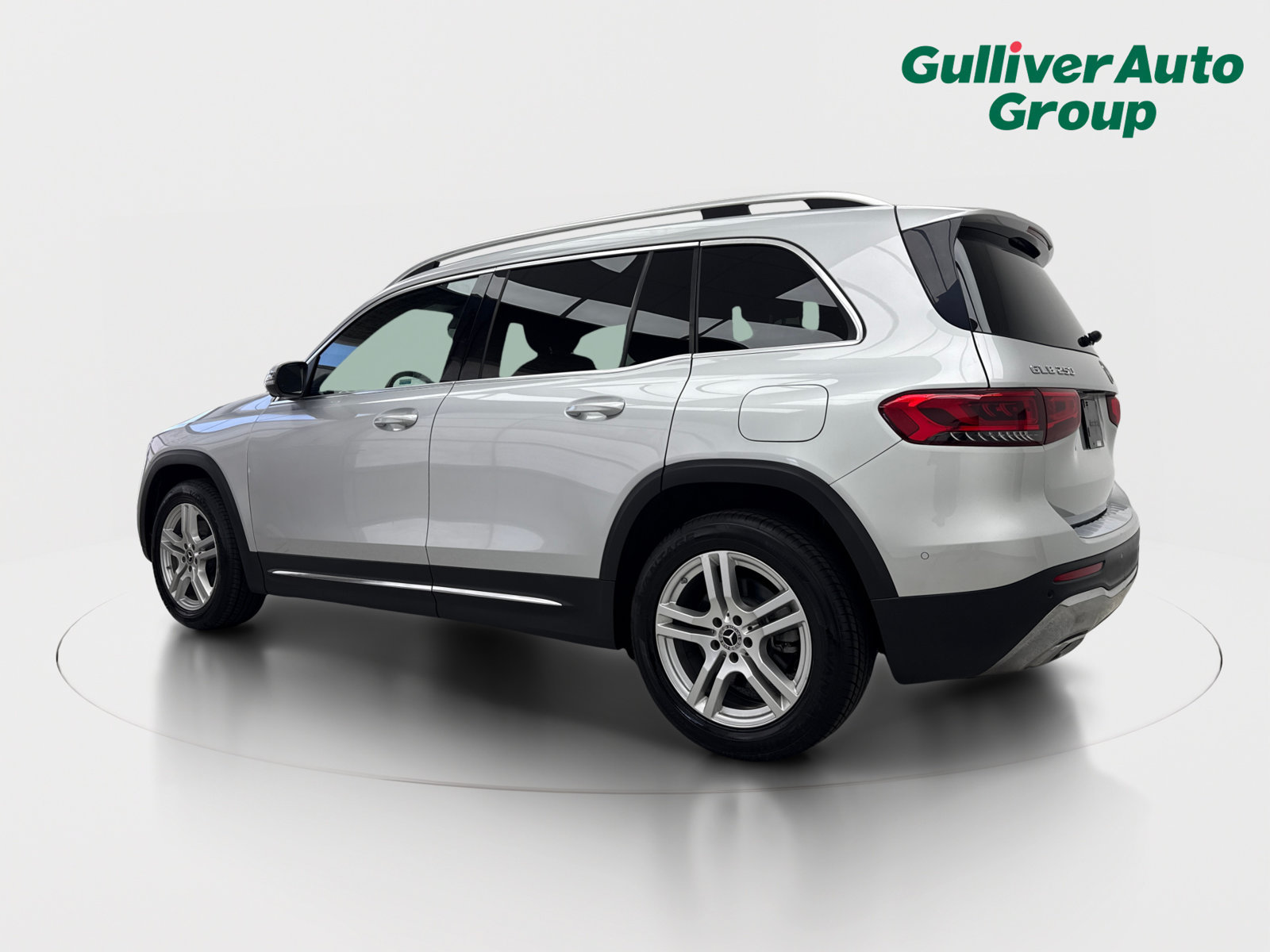 Used 2020 Mercedes-Benz GLB 250 4MATIC w/ Parking Assistance Package image 4