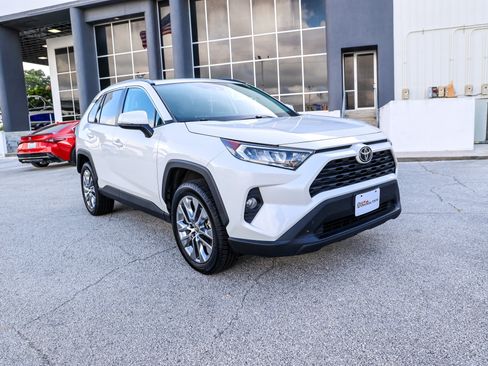 Used 2021 Toyota RAV4 XLE Premium FWD image 5