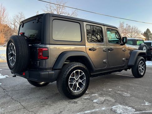 Used 2024 Jeep Wrangler Unlimited Sport AWD/4WD image 5